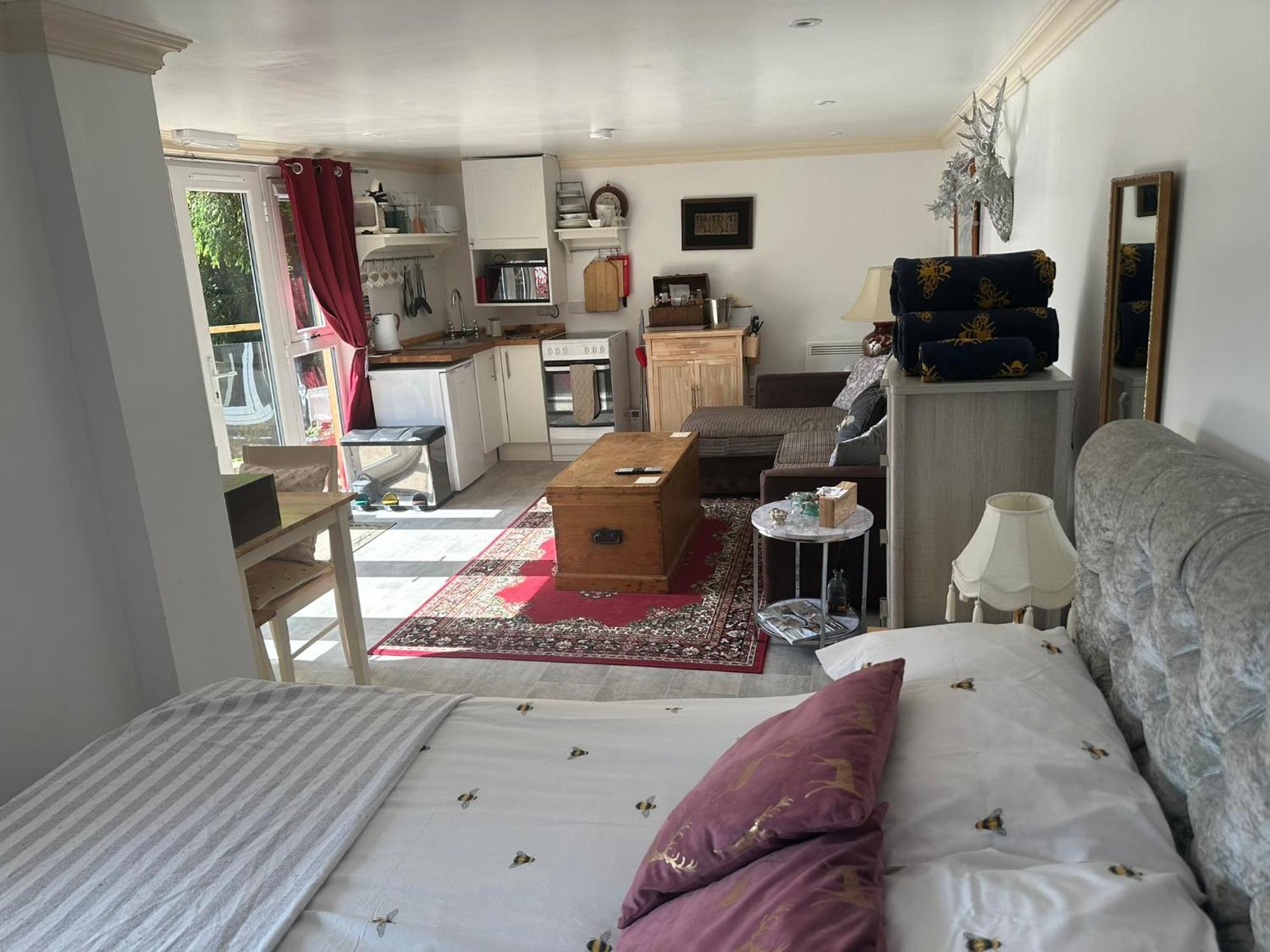 סטרייבן Unique Orchard Lodge For Couples With Hot Tub מראה חיצוני תמונה